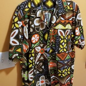 Vintage Pomare'-Tahiti men's shirt.